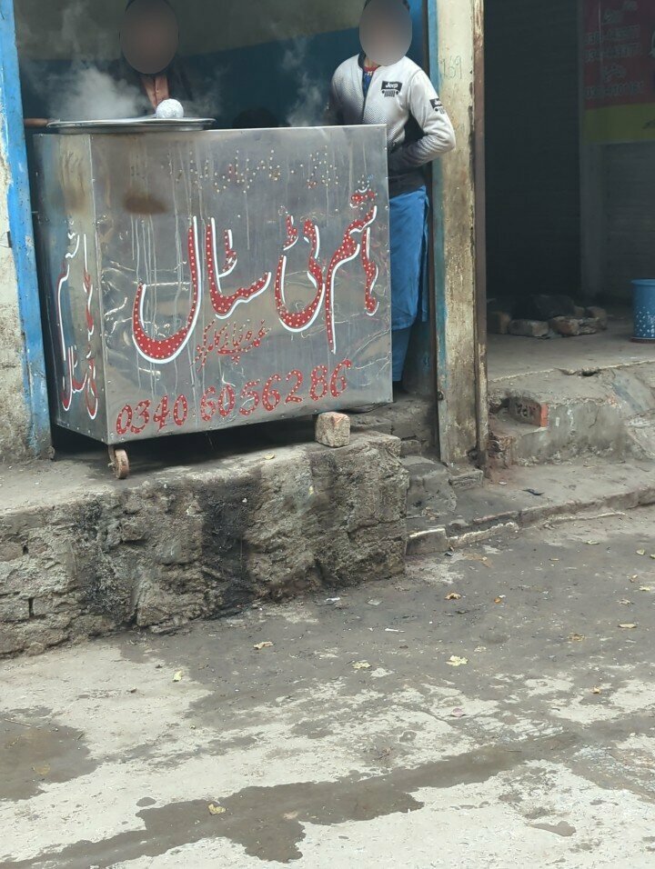 Tea to go Hashim tea stall, Lahore, photo