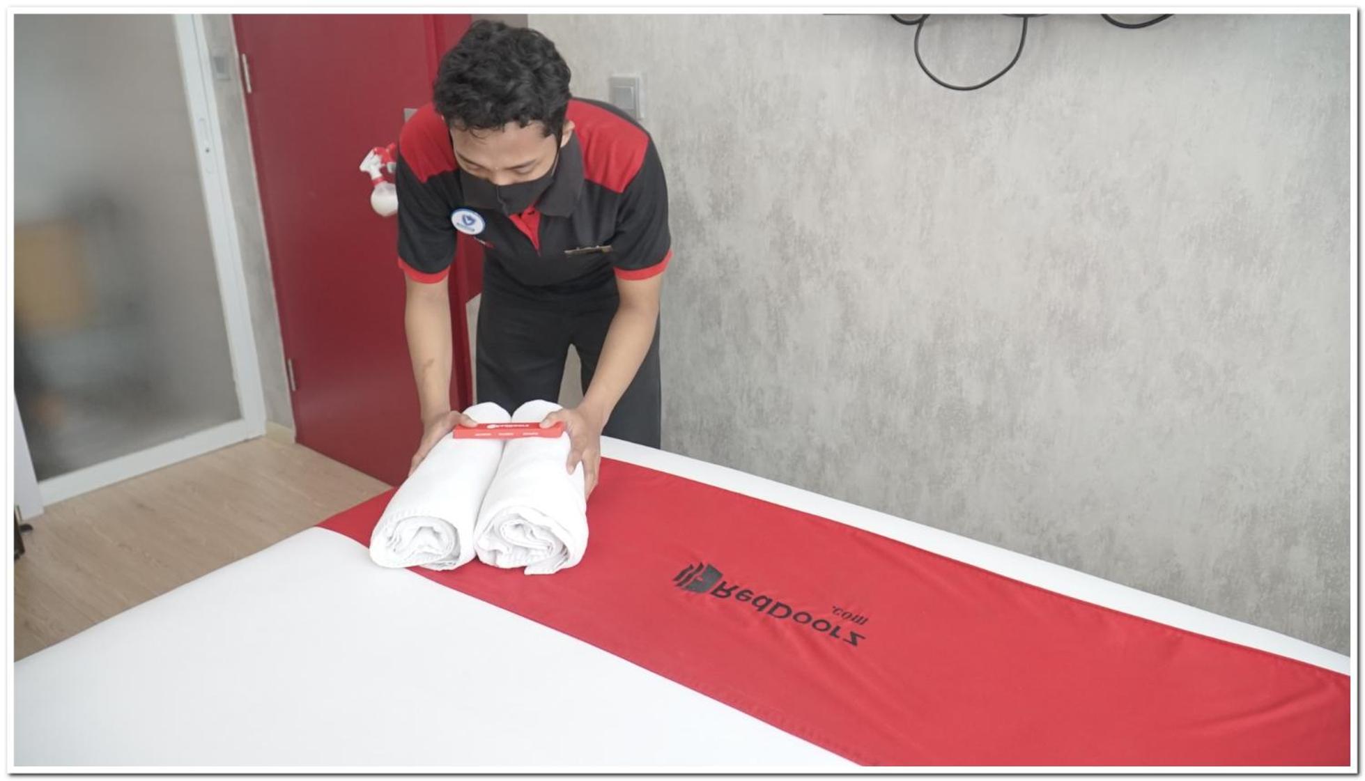 Фото RedDoorz near Cilandak Town Square