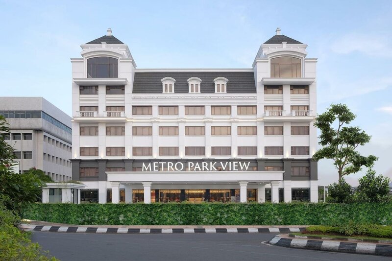 Гостиница Metro Park View Hotel Kota Lama Semarang в Семаранге