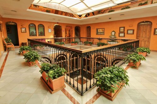 Гостиница Taberna del Alabardero в Севилье
