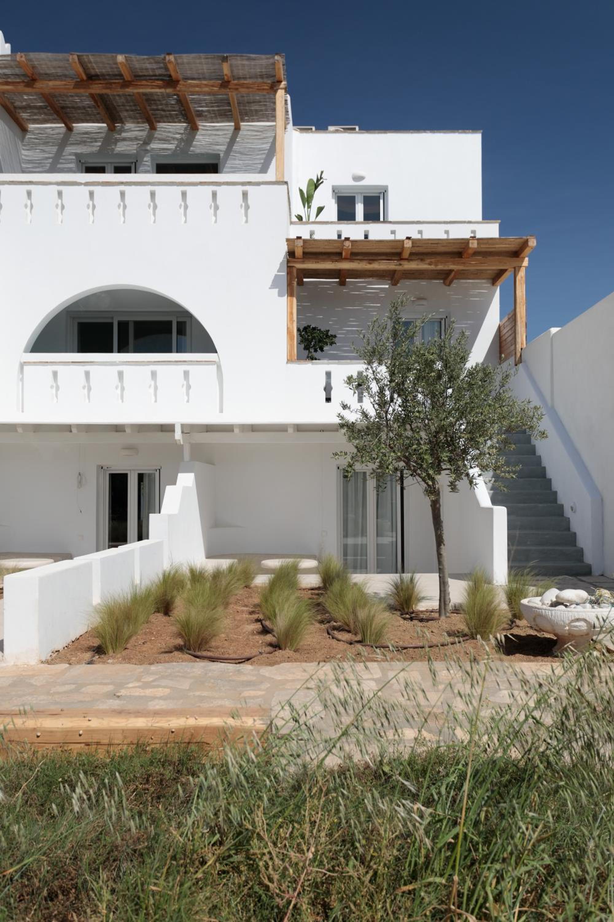 Фото Iphimedeia Apartments & Suites