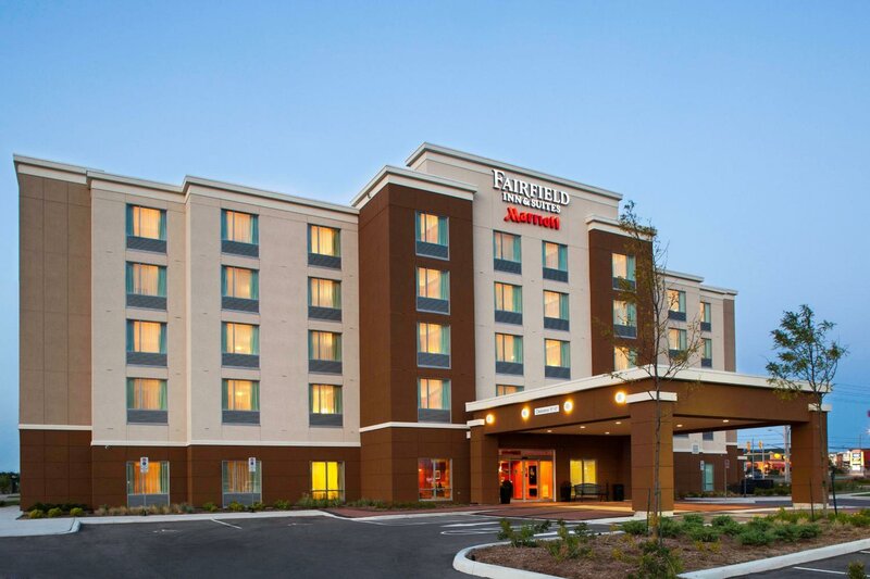 Гостиница Fairfield Inn & Suites Toronto Mississauga