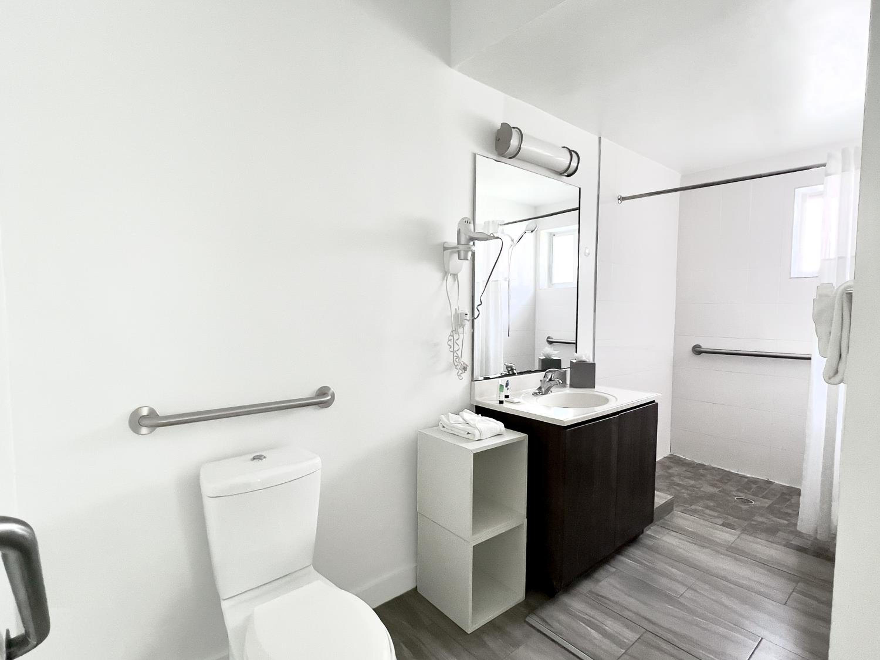 Фото Beach Gardens A North Beach Village Resort Hotel