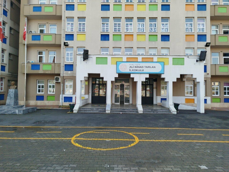 Escuela de enseñanza general Ali Nihat Tarlan Primary School, , foto