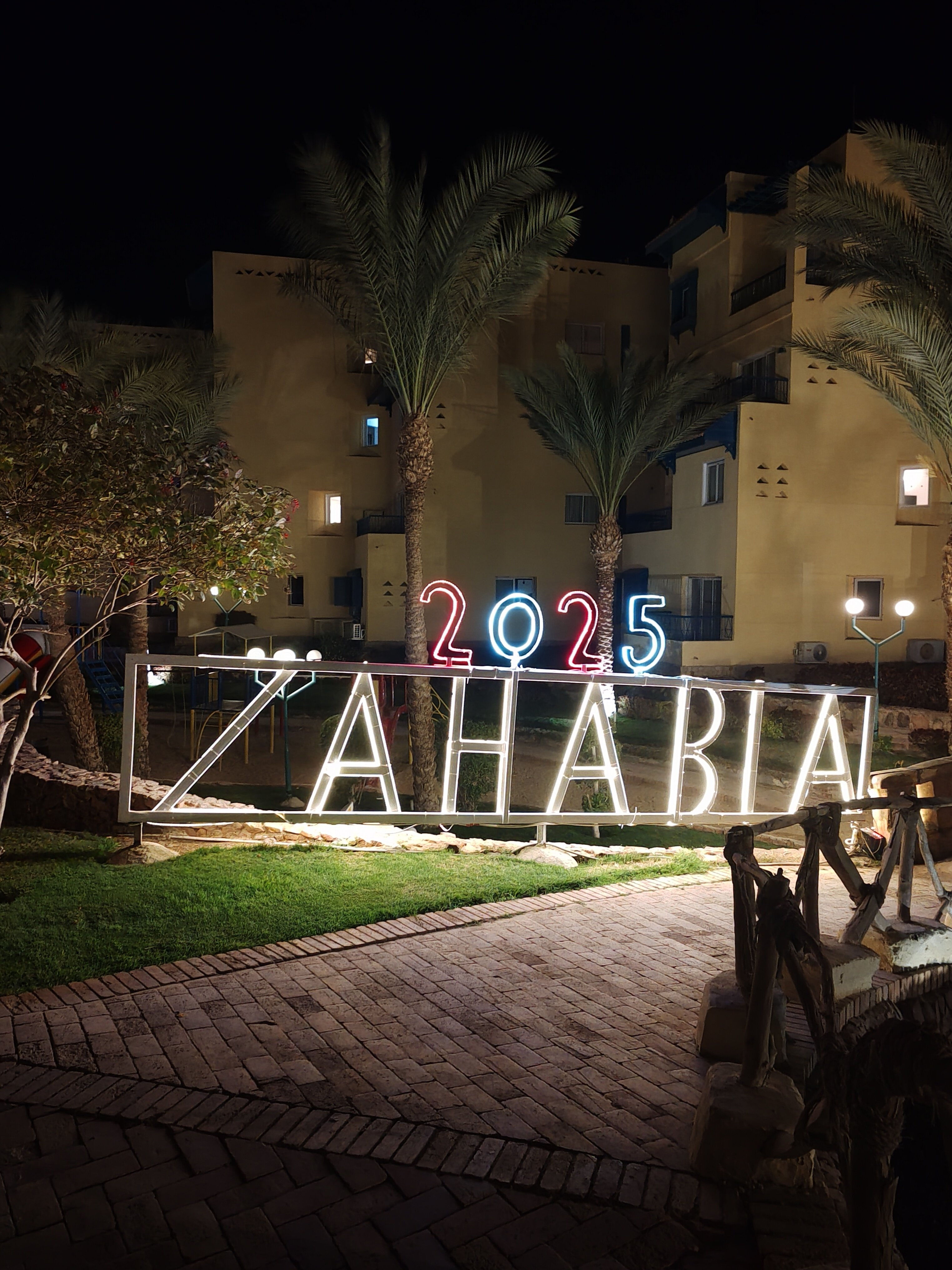 Фото Eagles Downtown Zahabia & Beach Resort