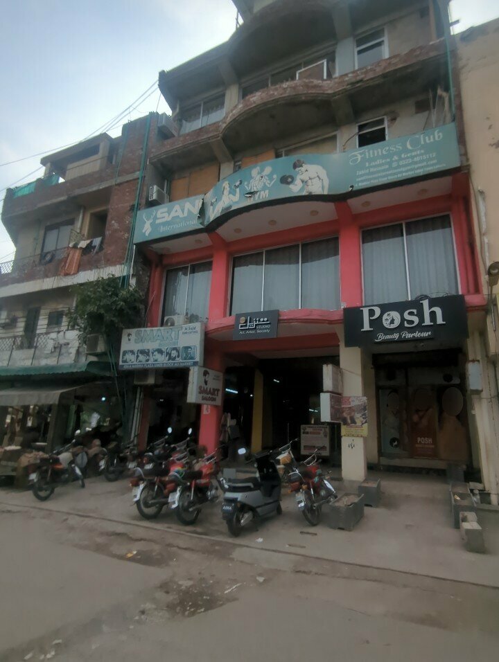 Taxi depot Shabab Mahmood and Sons Transport and Logistics, Lahore, photo