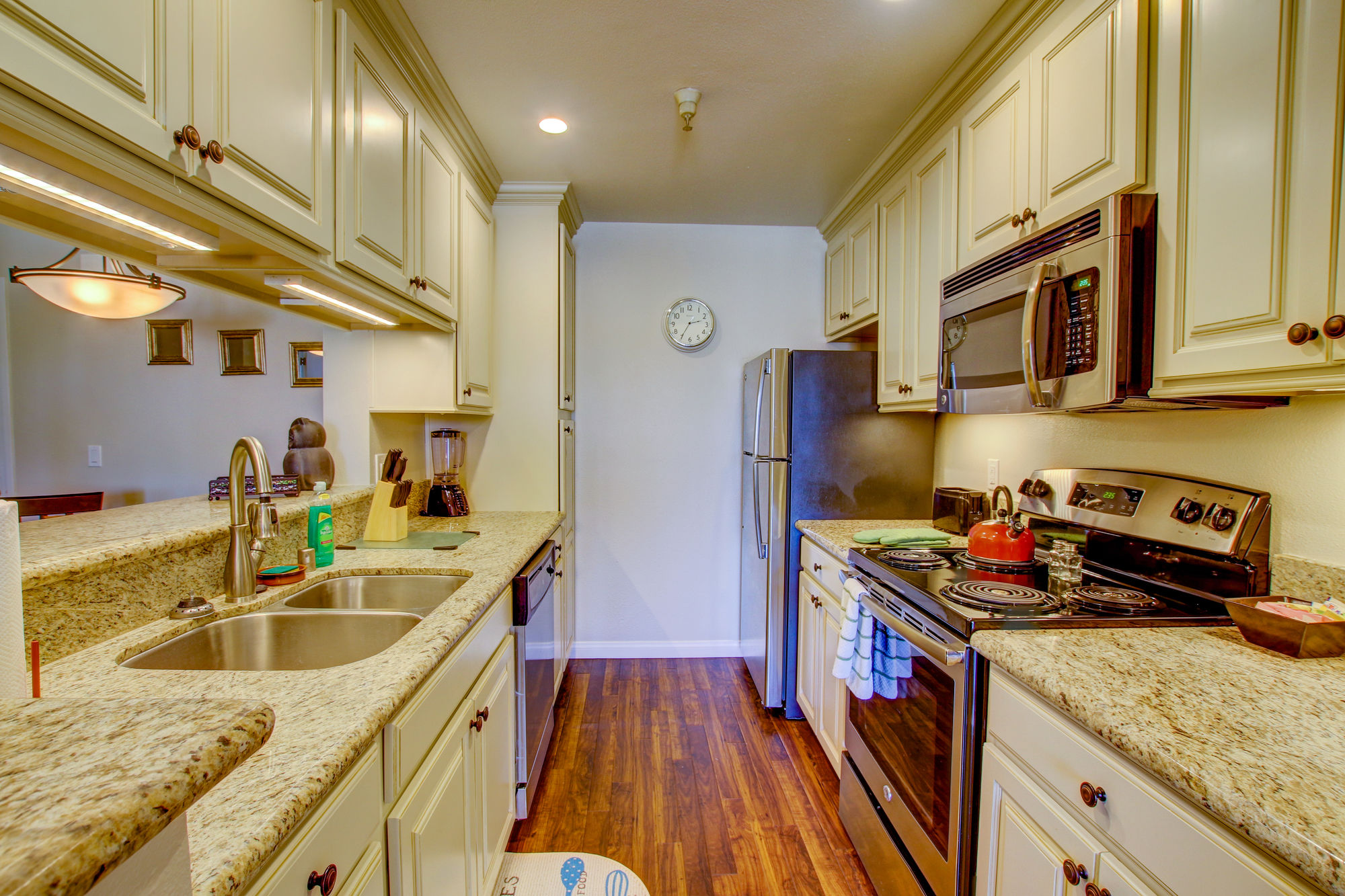 Фото Sunshine Suites at Hillcrest