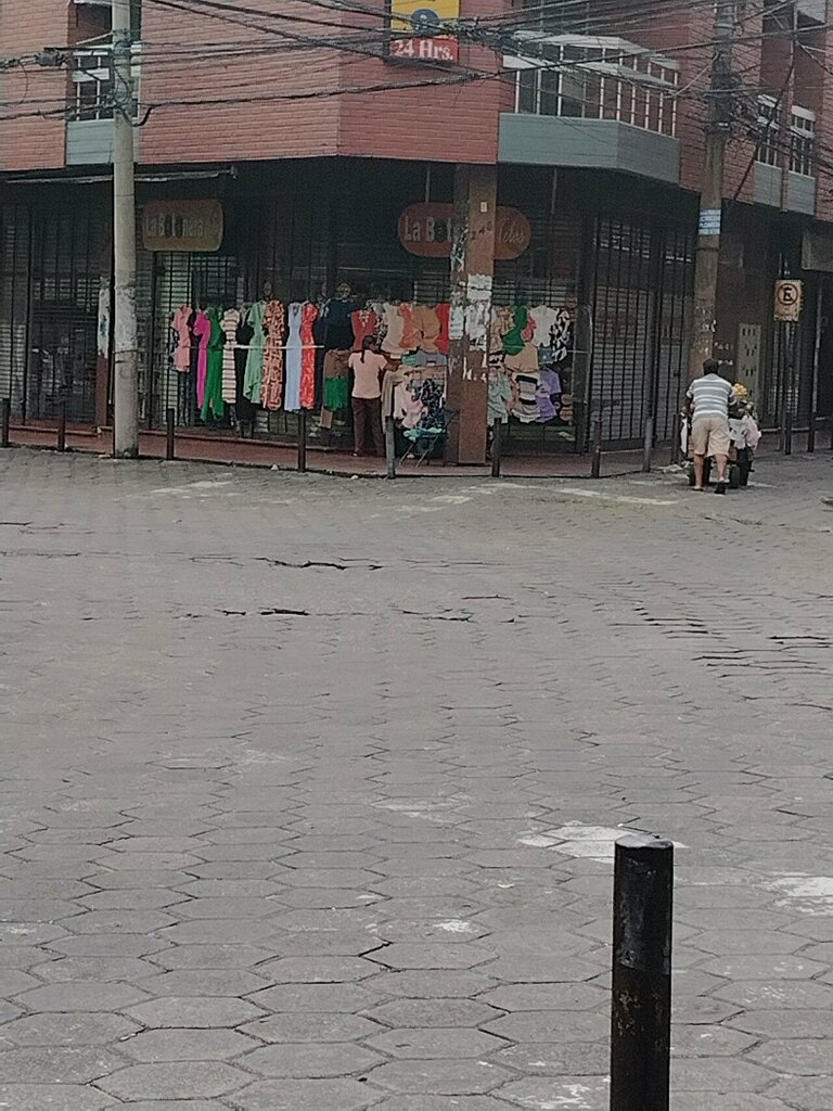 Outerwear shop La botonera, Santa Cruz de la Sierra, photo