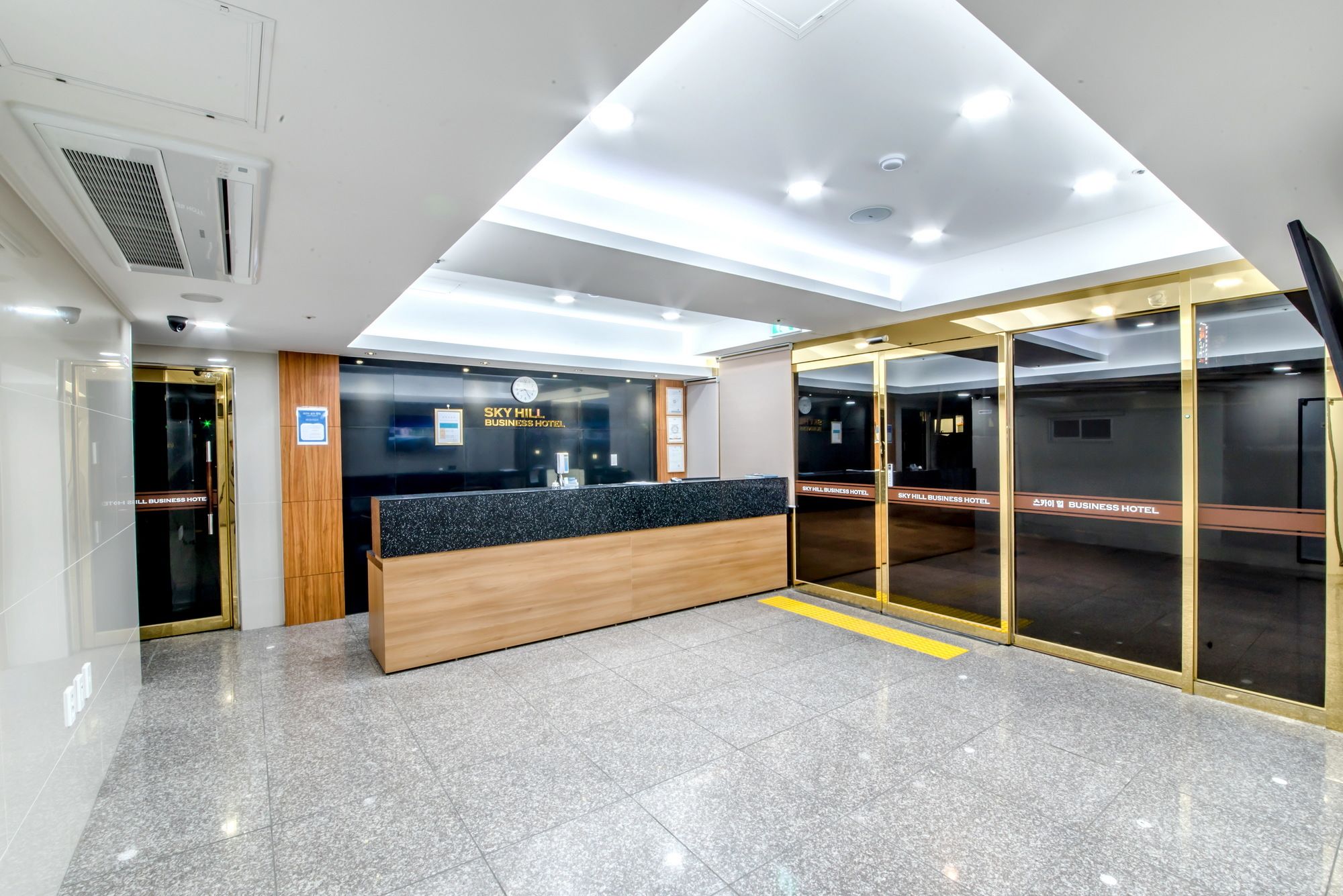 Фото Jeju Skyhill Business Hotel