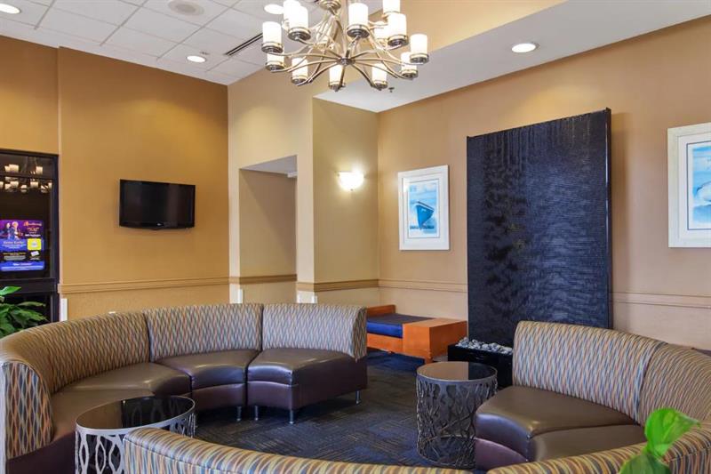 Фото Ramada by Wyndham Virginia Beach