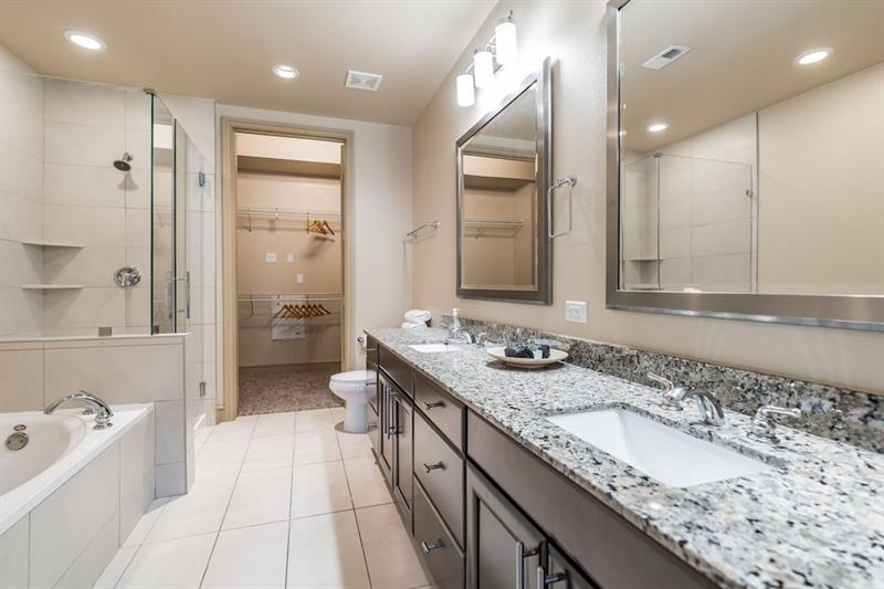 Фото The Luxury Suites of Houston