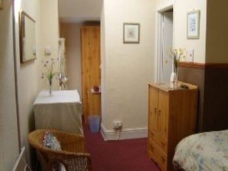 Фото Holly Lodge Guest House