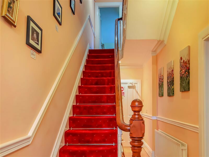 Фото Oyo Avenue House