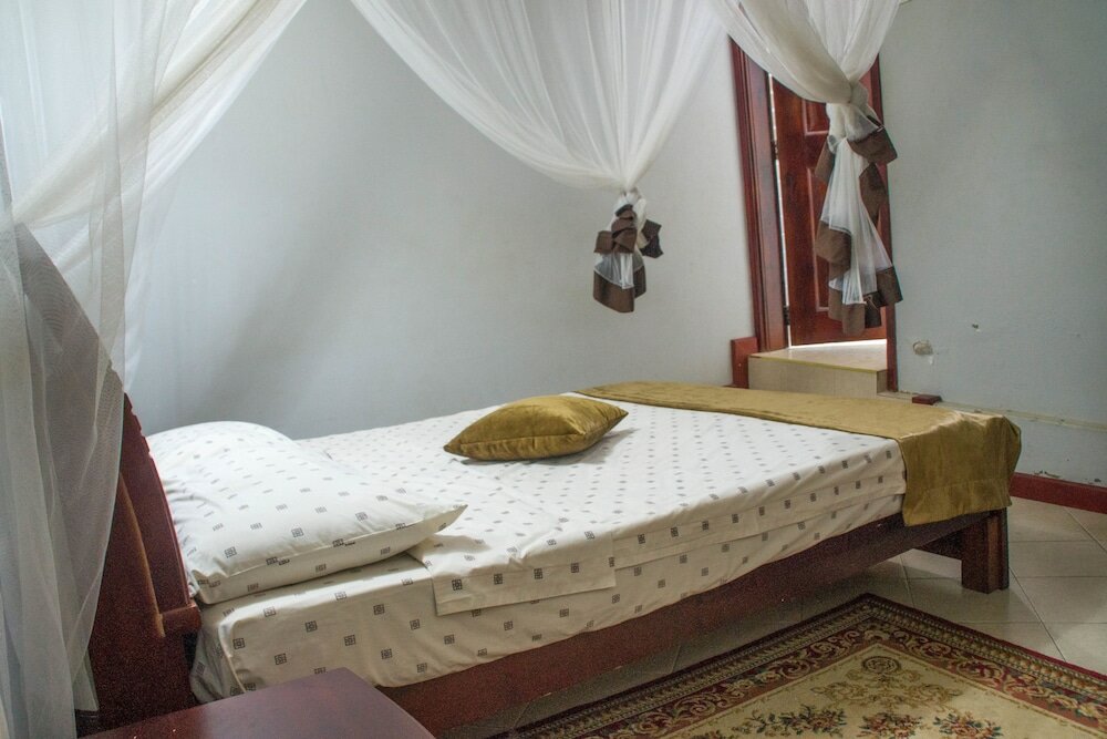 Фото Oxford Royal Hotel