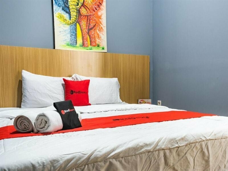 Hotel Formerly Reddoorz Plus @ Otista Raya Ciputat, Earth, photo