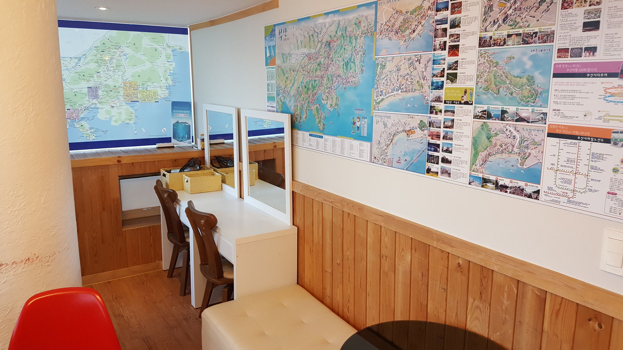 Фото Dongbaekseom Guesthouse - Hostel