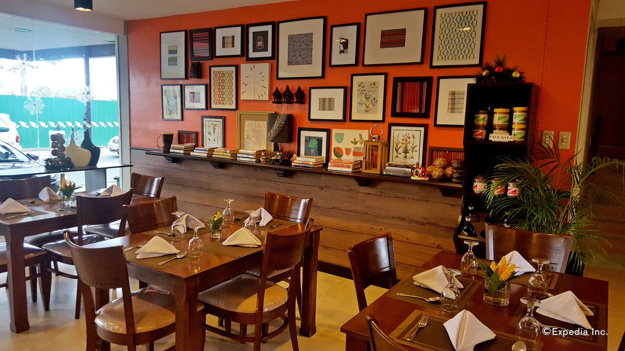 Фото Baguio Holiday Villas