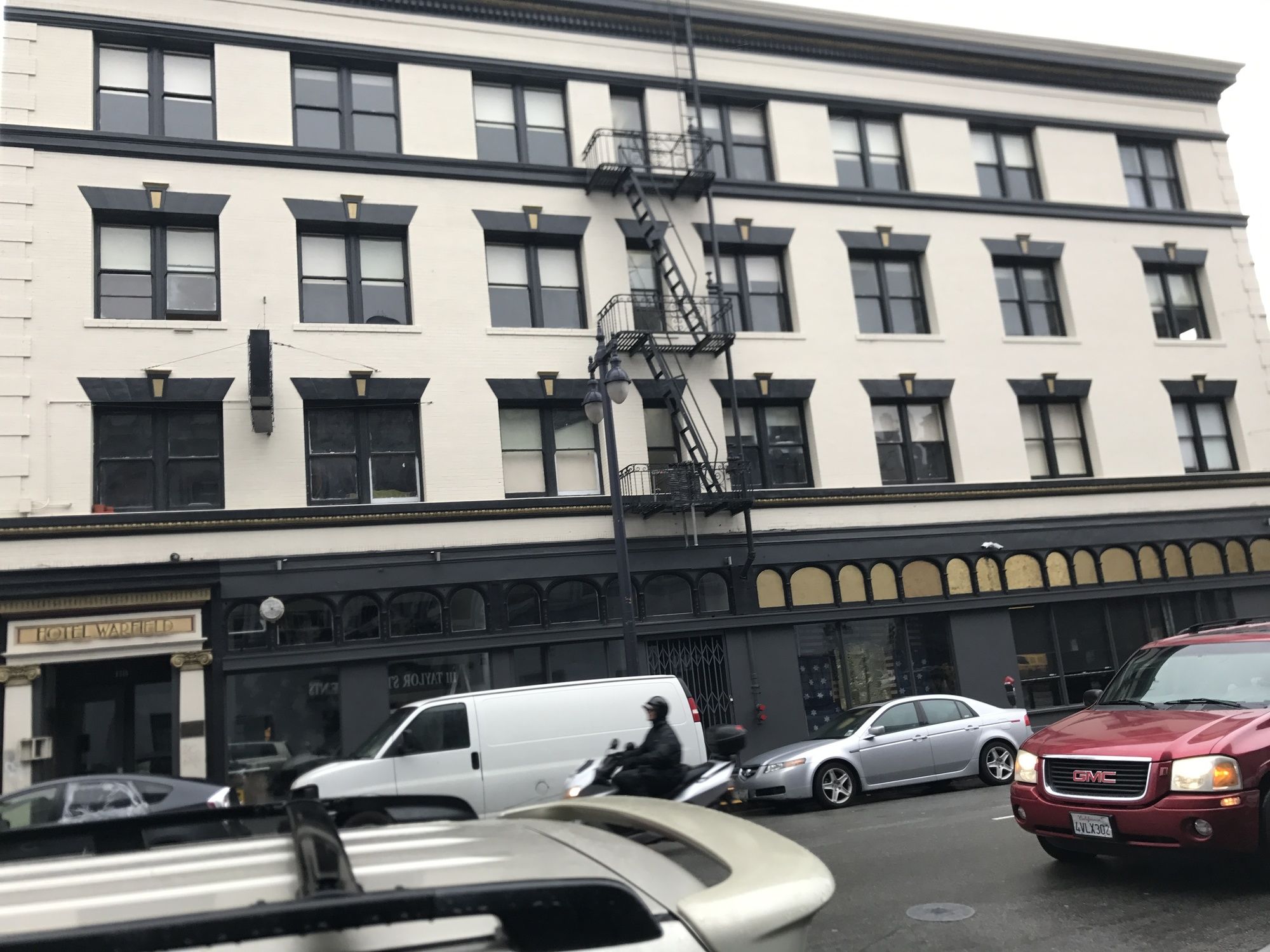 Фото Warfield Hotel