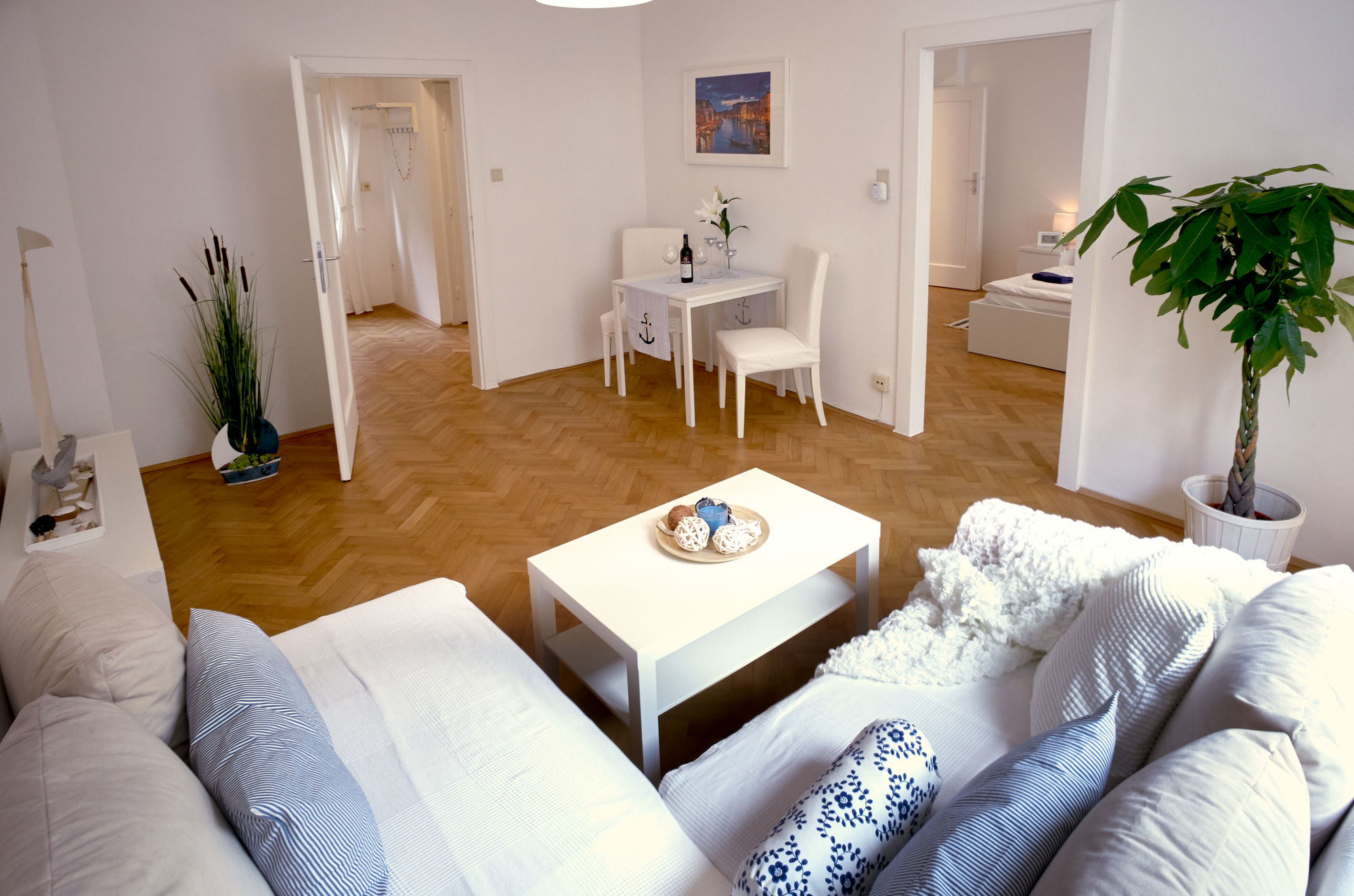 Фото Operastreet.com Apartments