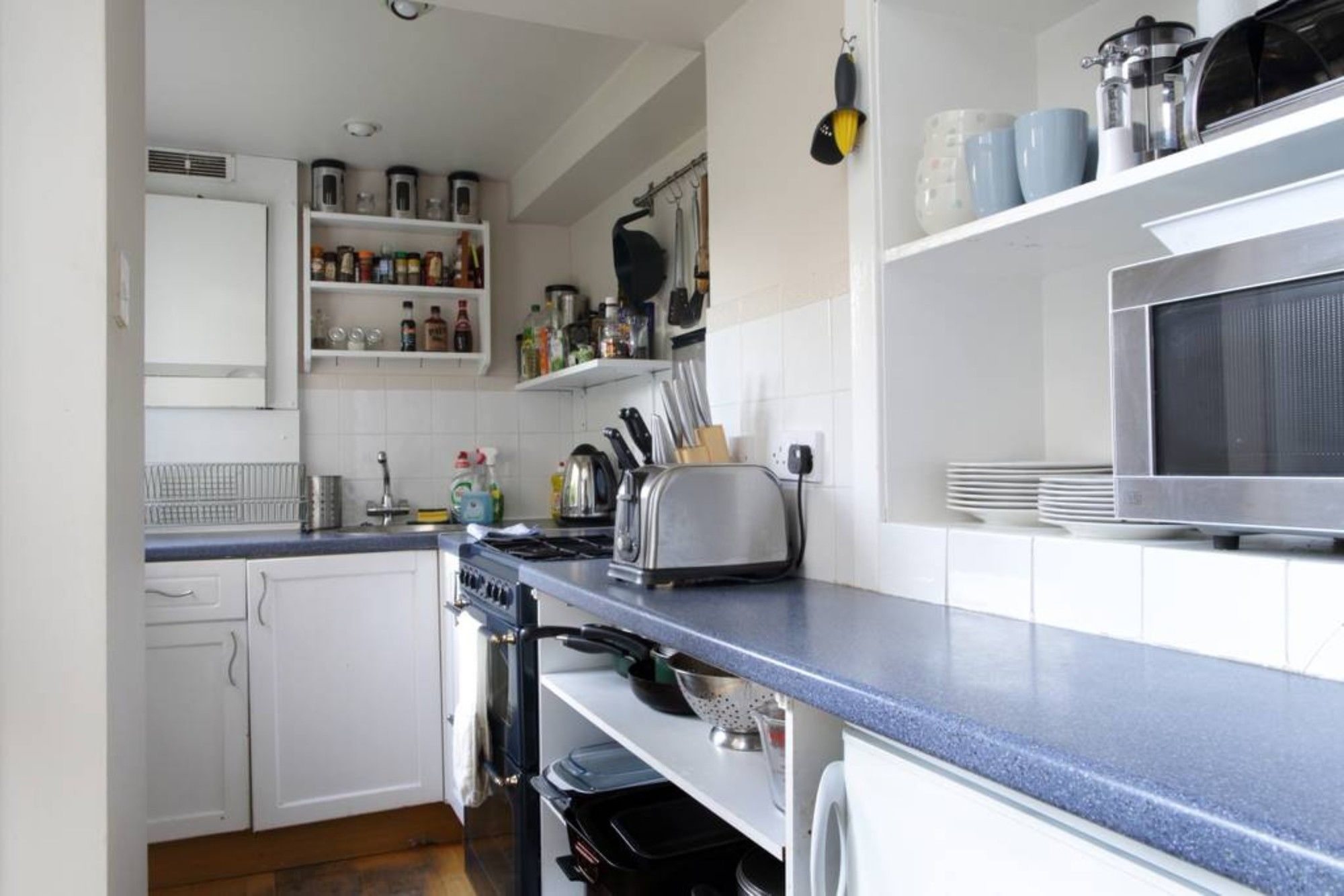 Фото Central and Spacious 2 Bedroom Flat With Garden