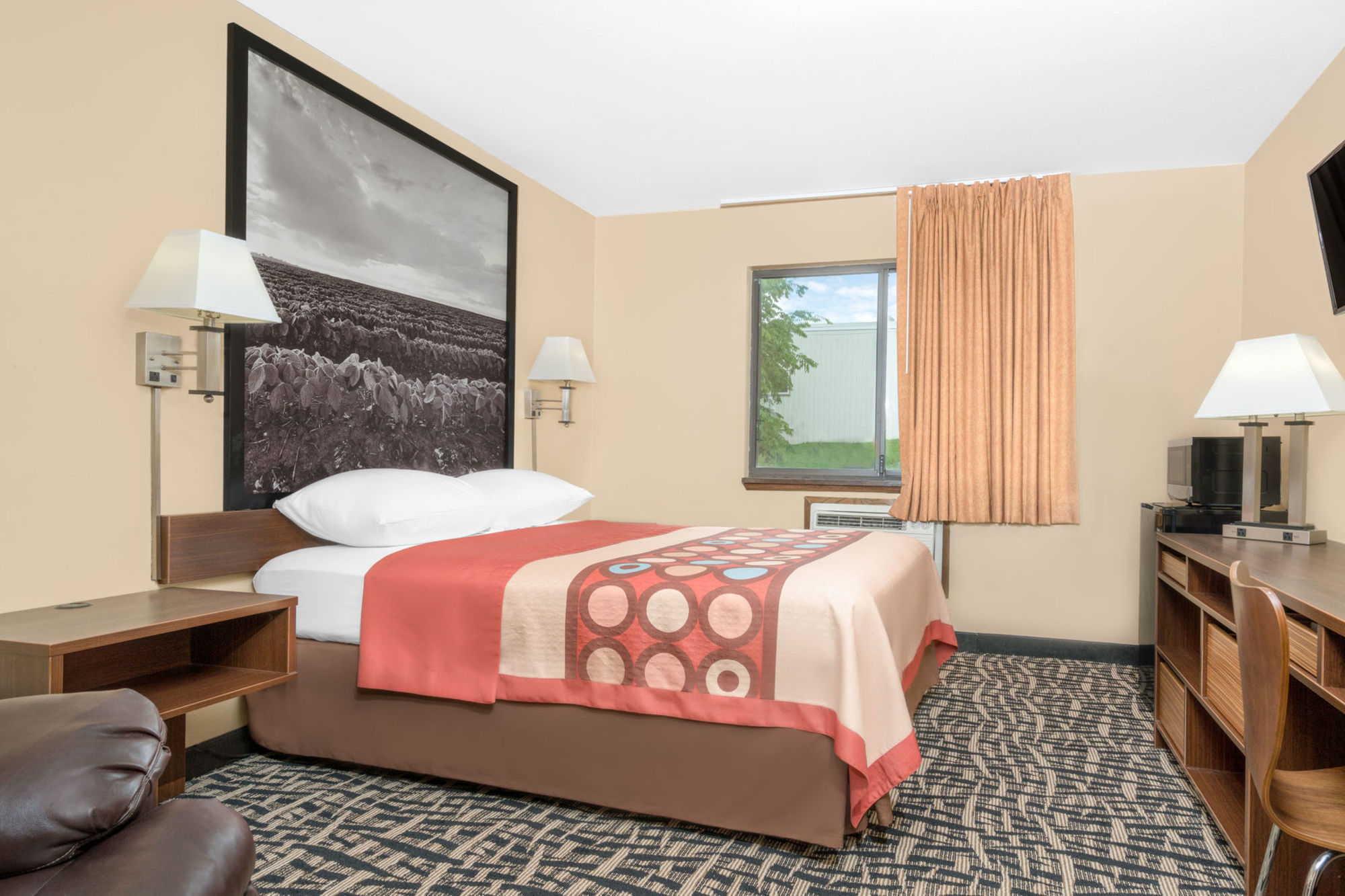 Фото Super 8 by Wyndham Rochester Mayo Clinic Area