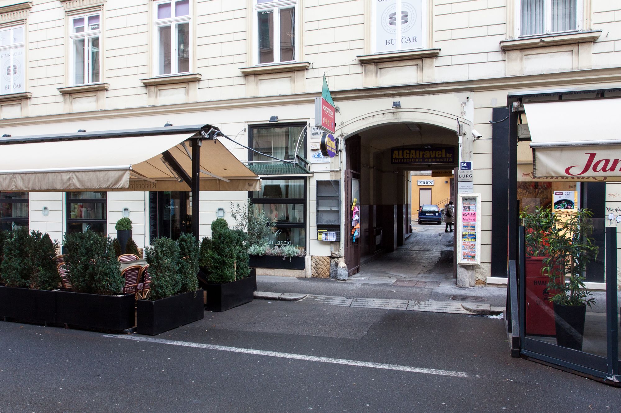 Фото отеля 1