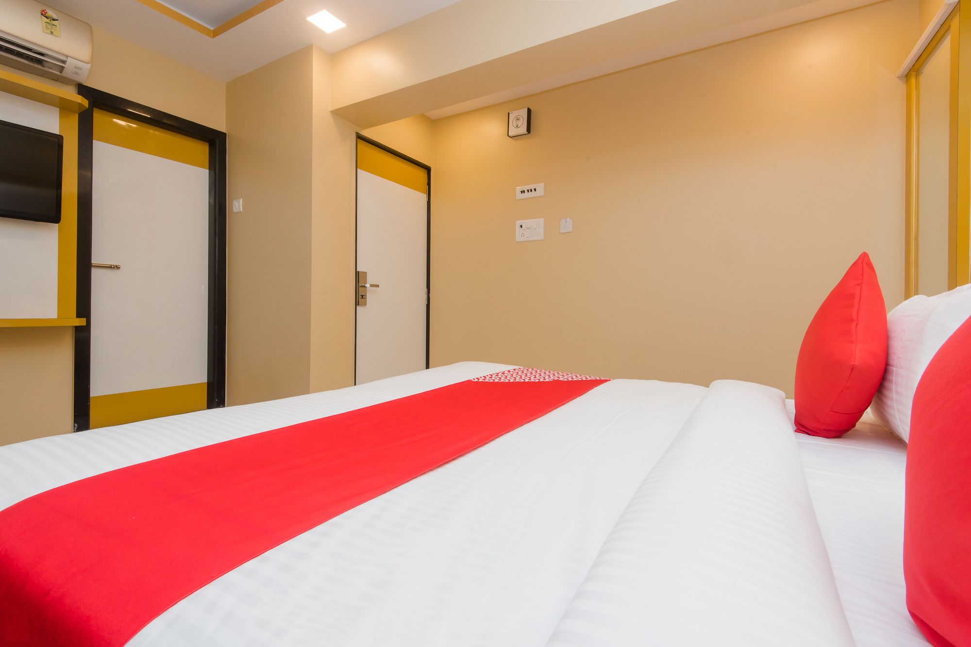 Фото Oyo 11720 Gold Coast Inn