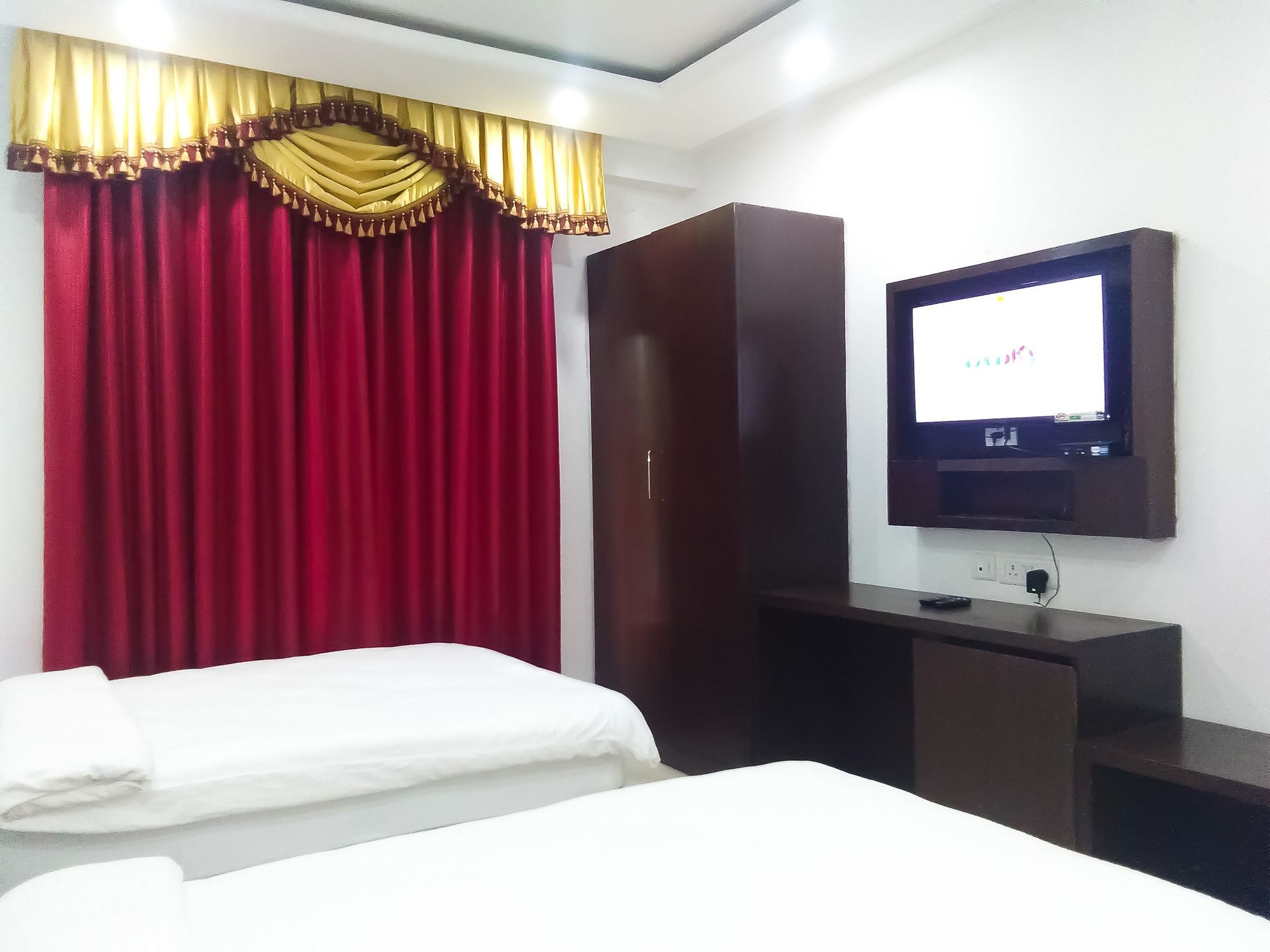 Фото Bodhgaya Seven Inn Hotel n Restaurant