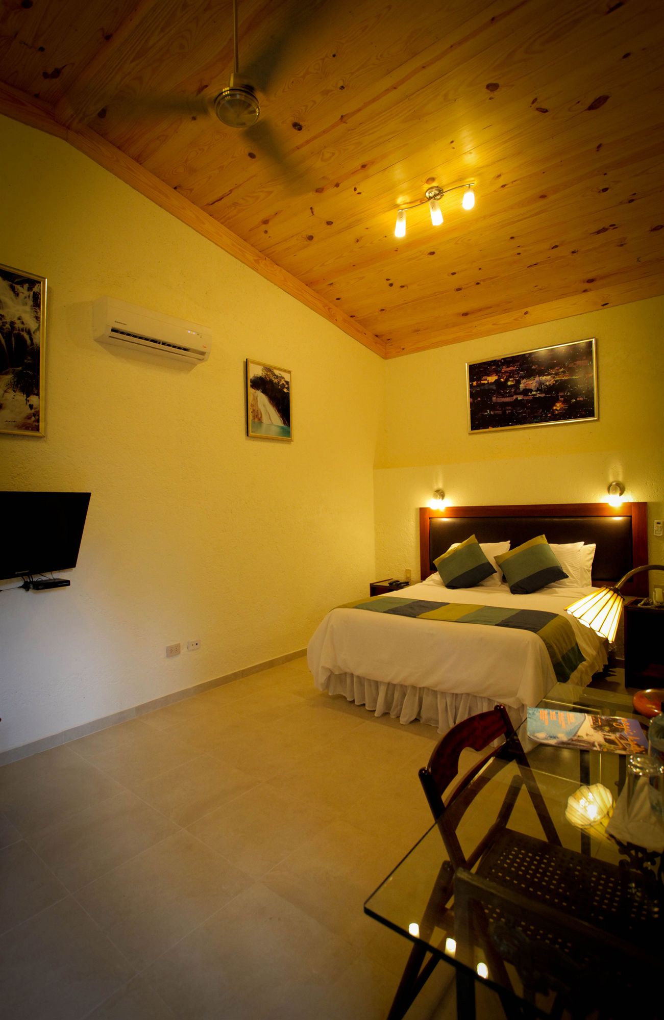 Фото La Reserve Hotel