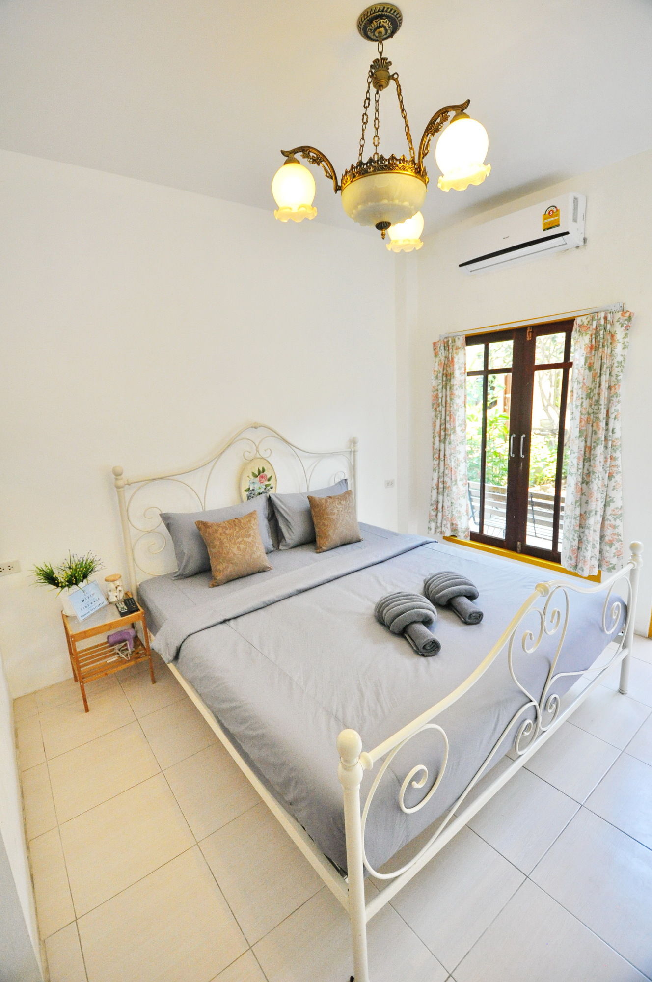 Фото Side Walk Boutique Hotel