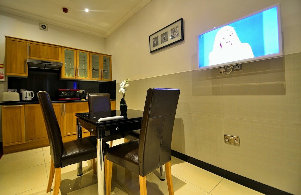 Фото Hyde Park Apartments