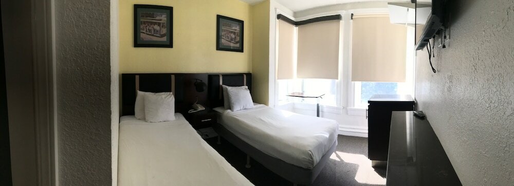 Фото Casa Loma Hotel