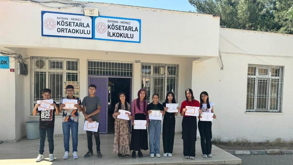 School Kosetarla Middle School, Batman, photo