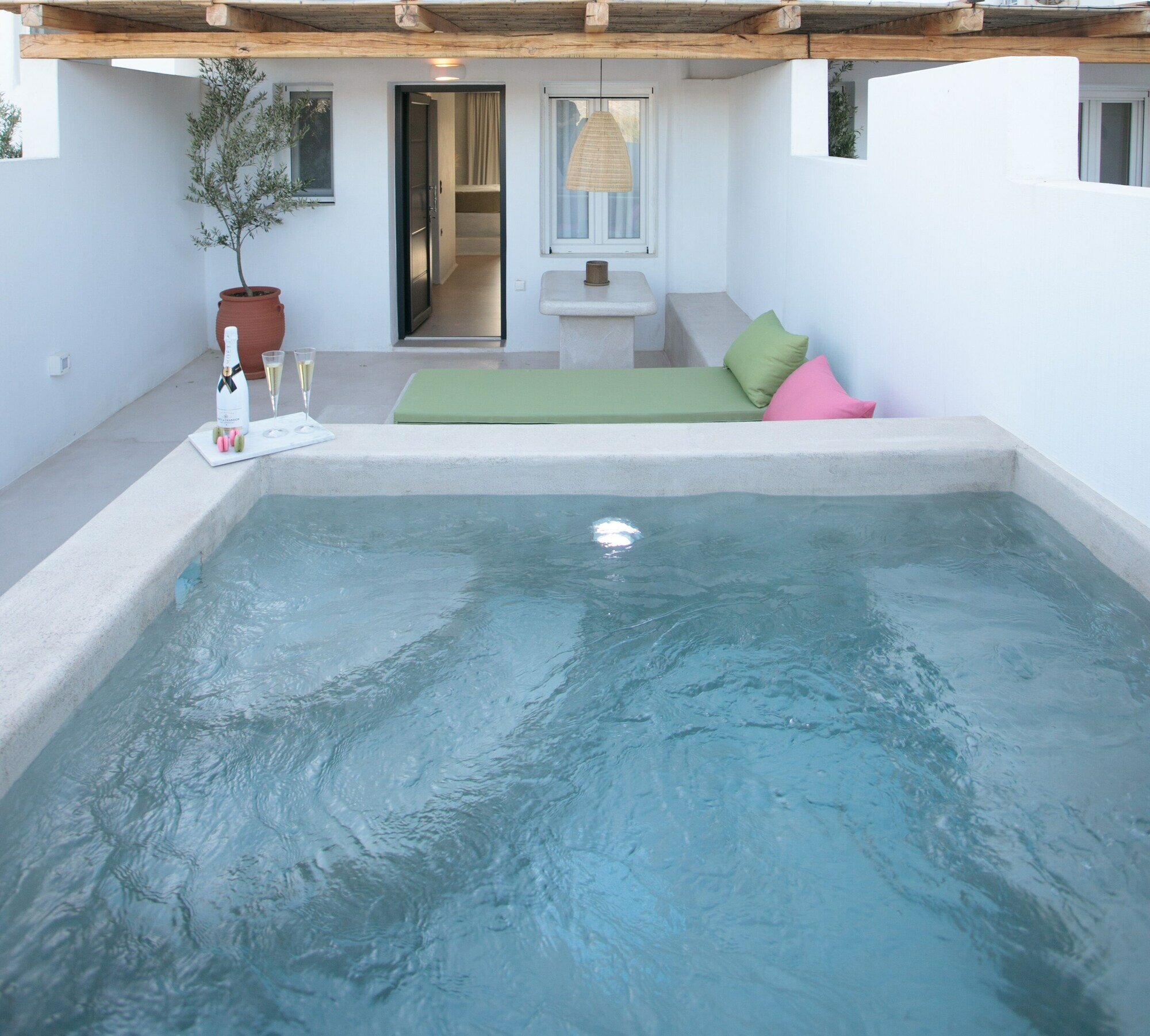 Фото Iphimedeia Apartments & Suites