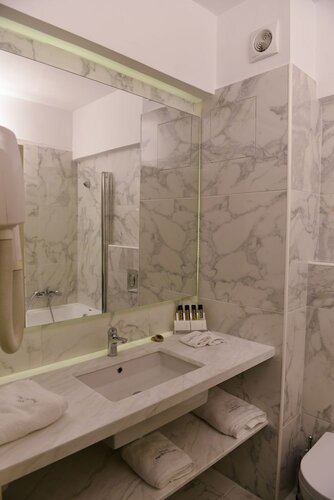 Гостиница Mediterranee в Патрах