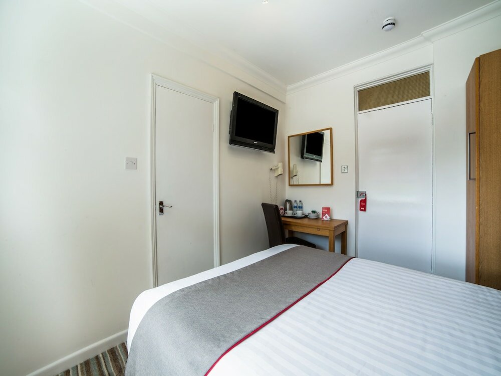 Фото Oyo Kingsley Hotel