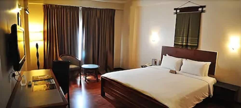 Фото Hotel Maluri