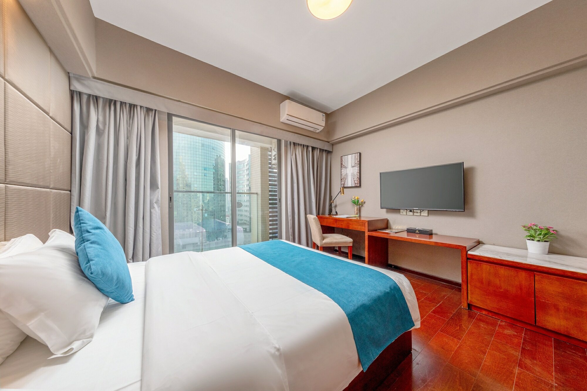 Фото Poltton International Apartment