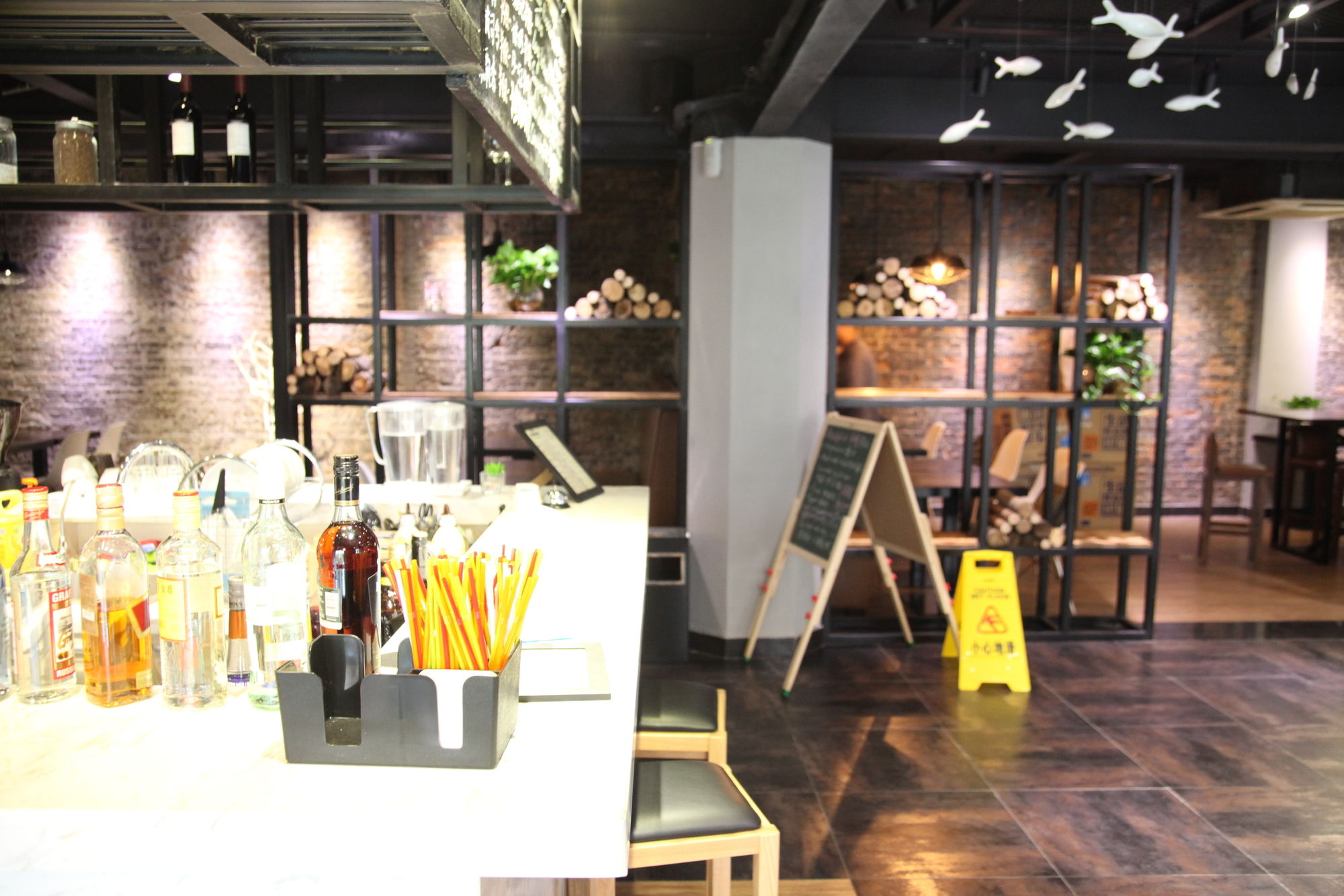 Фото Fish Inn Shanghai East Nanjing Road