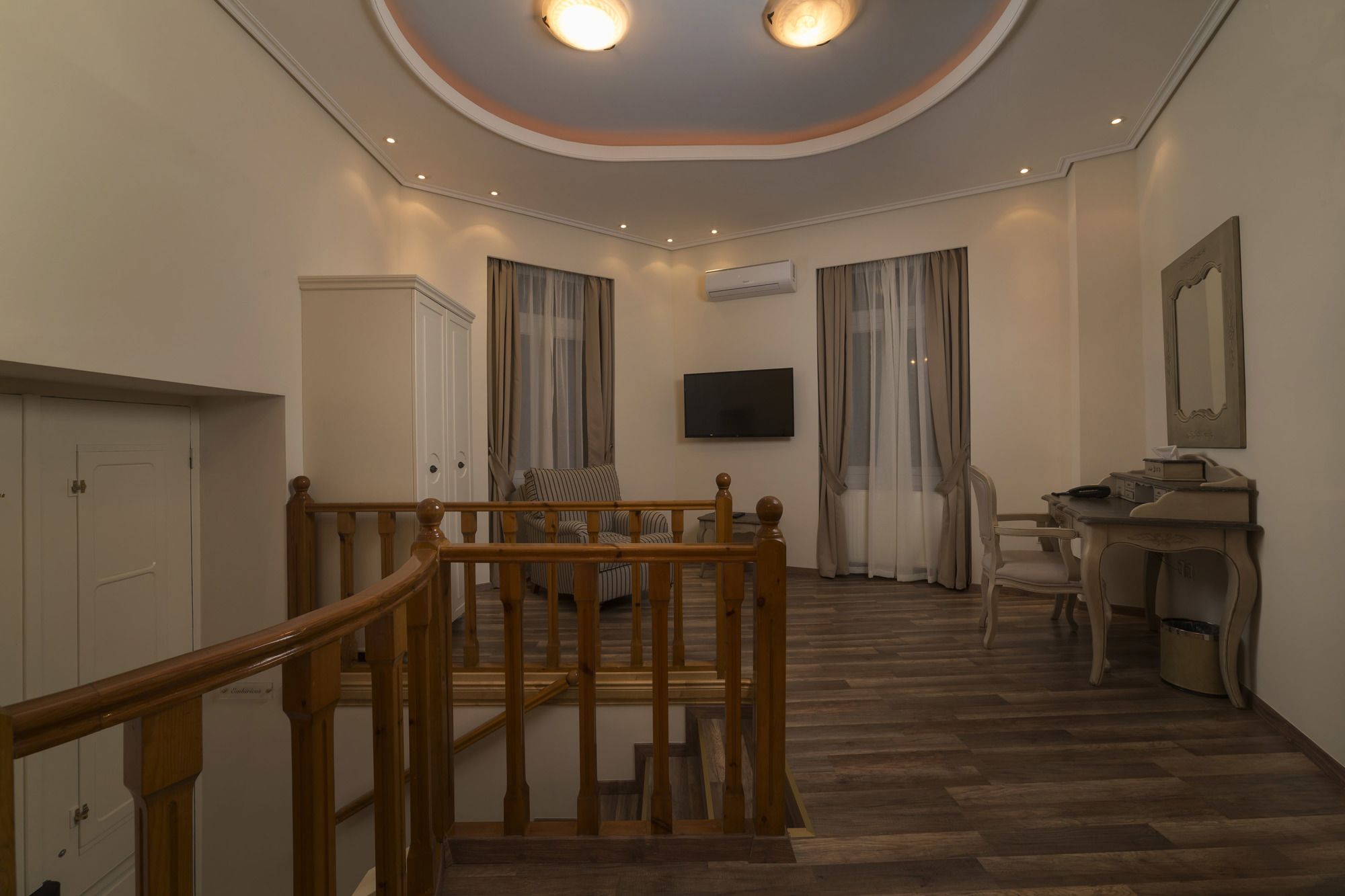 Фото Home & Poetry