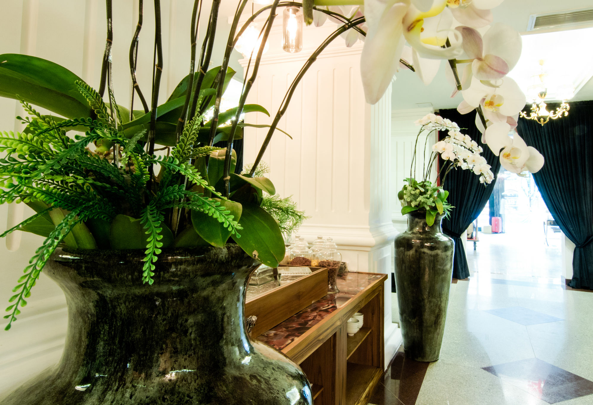 Фото California Saigon Hotel & Rooftop Pool