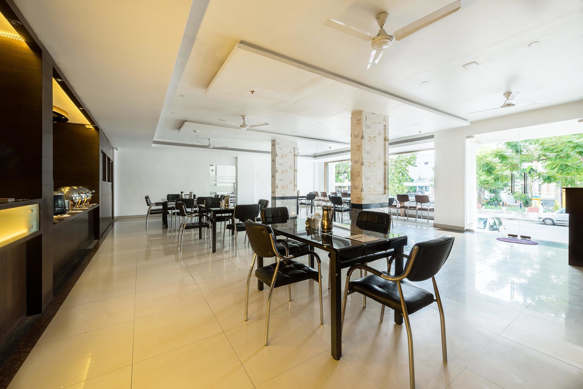 Фото Treebo Trend South Avenue With Roadside View