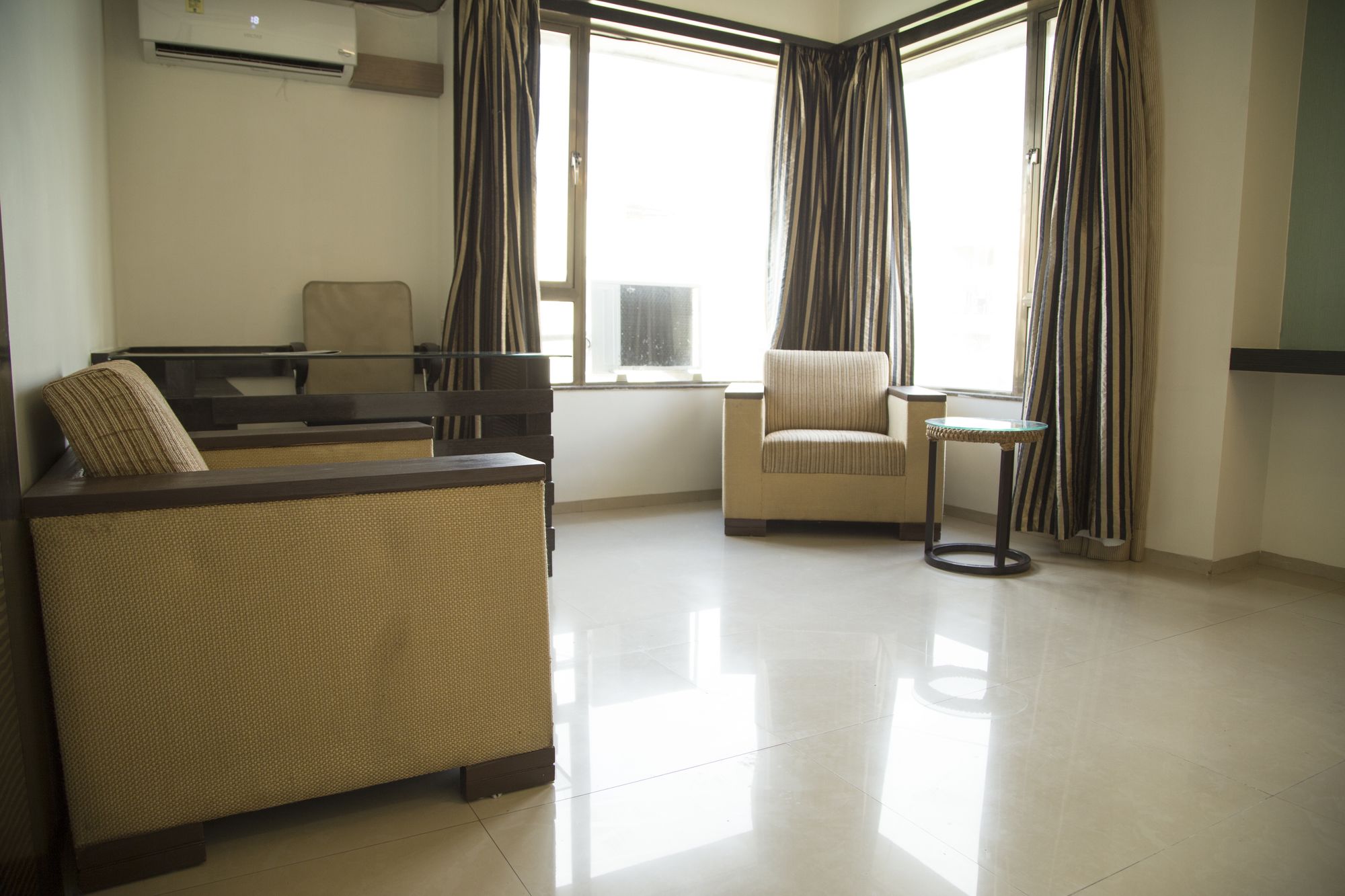 Фото Hotel Ivy Studios