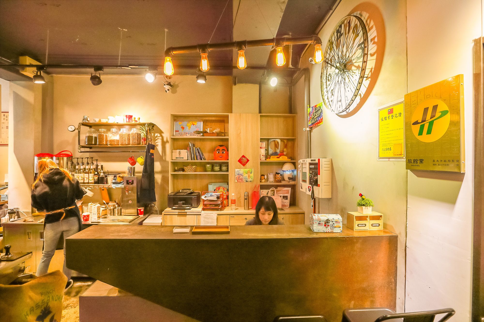 Фото Dongmen 3 Capsule Inn - Hostel