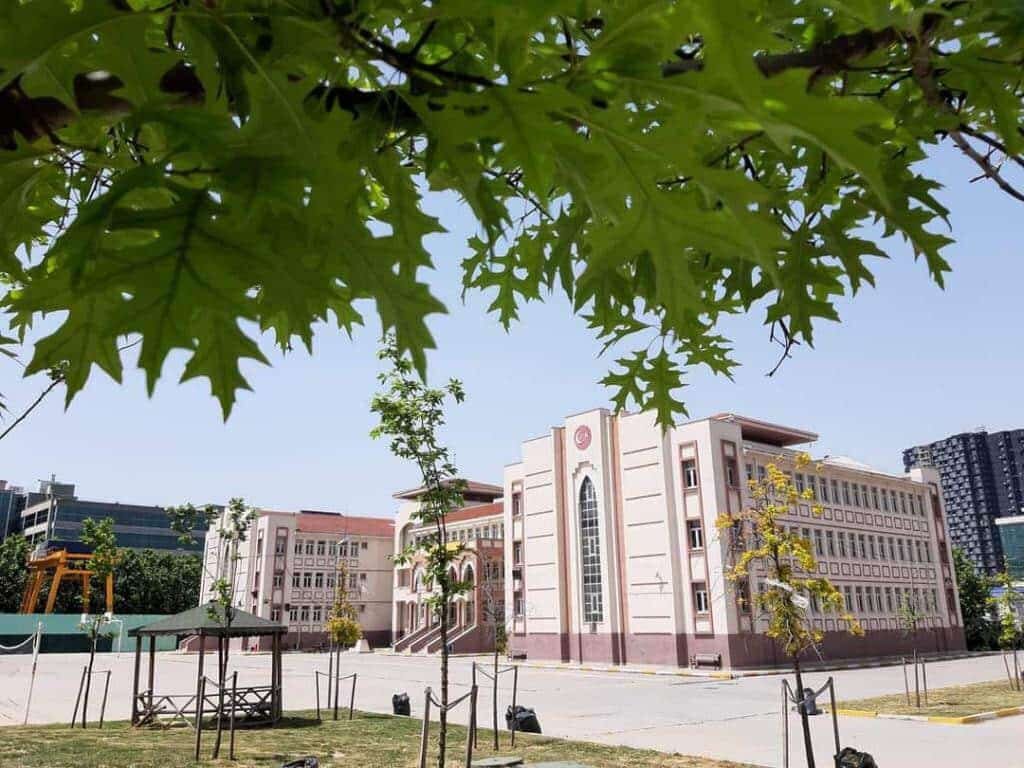 تعليم ثانوي Bagcilar Anatolian Imam Hatip High School ، اسطنبول، صورة