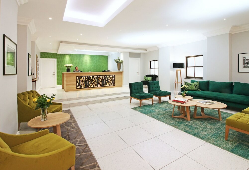 Фото Hollow on the Square City Hotel