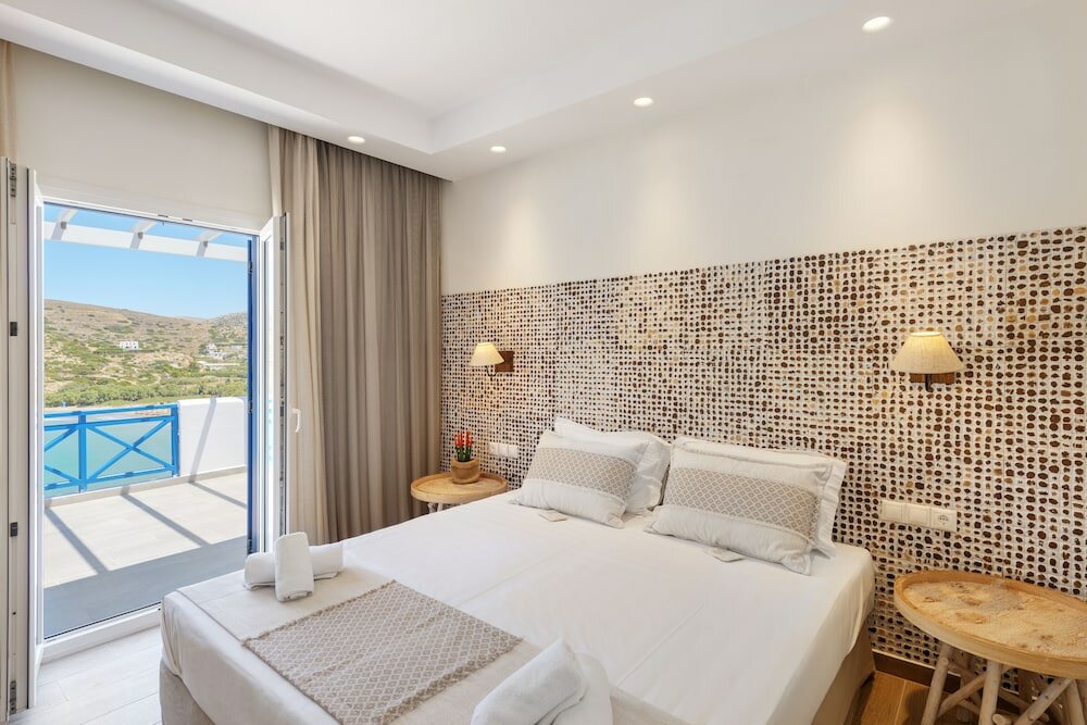 Фото Dolphin Bay Hotel