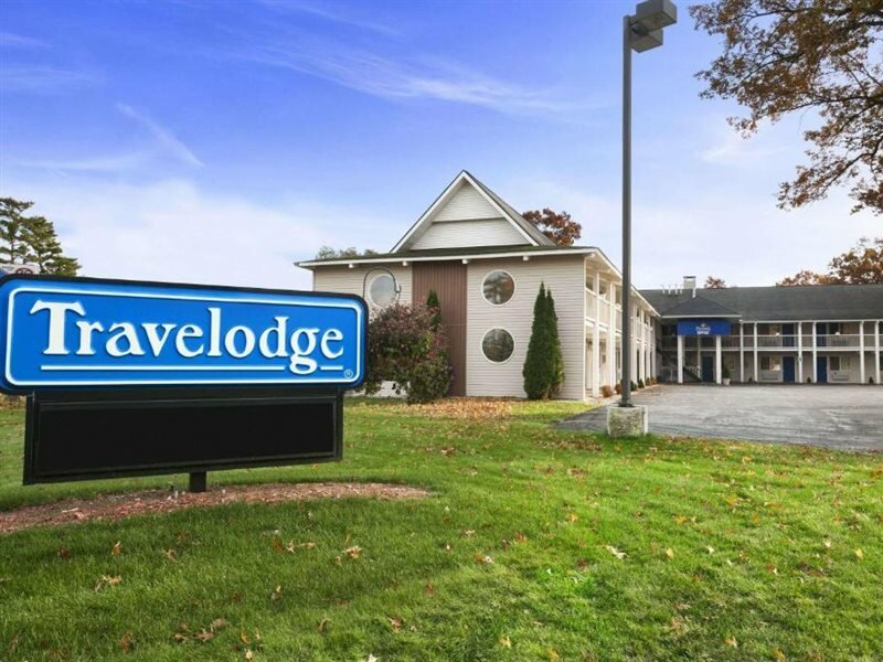Фото Travelodge by Wyndham Traverse City Mi