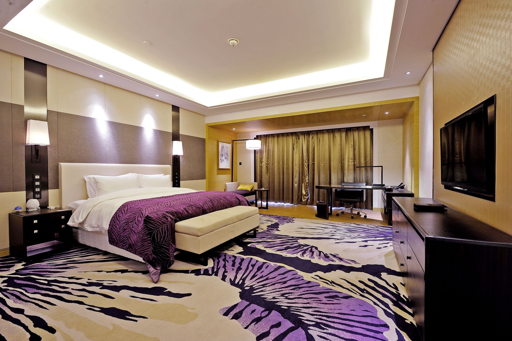 Фото Wuhan Liantou Penisula Hotel & Resort