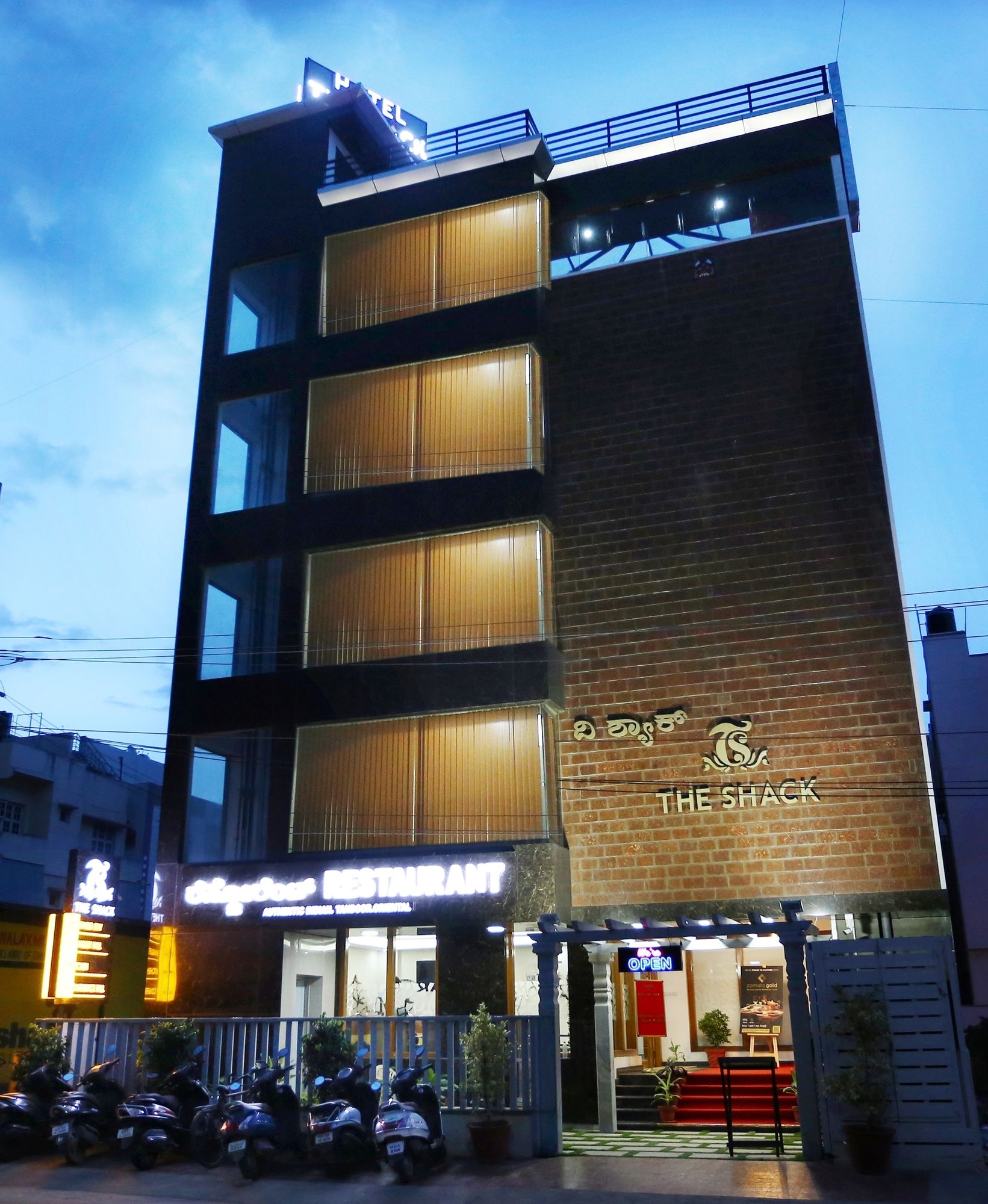 Фото отеля 1